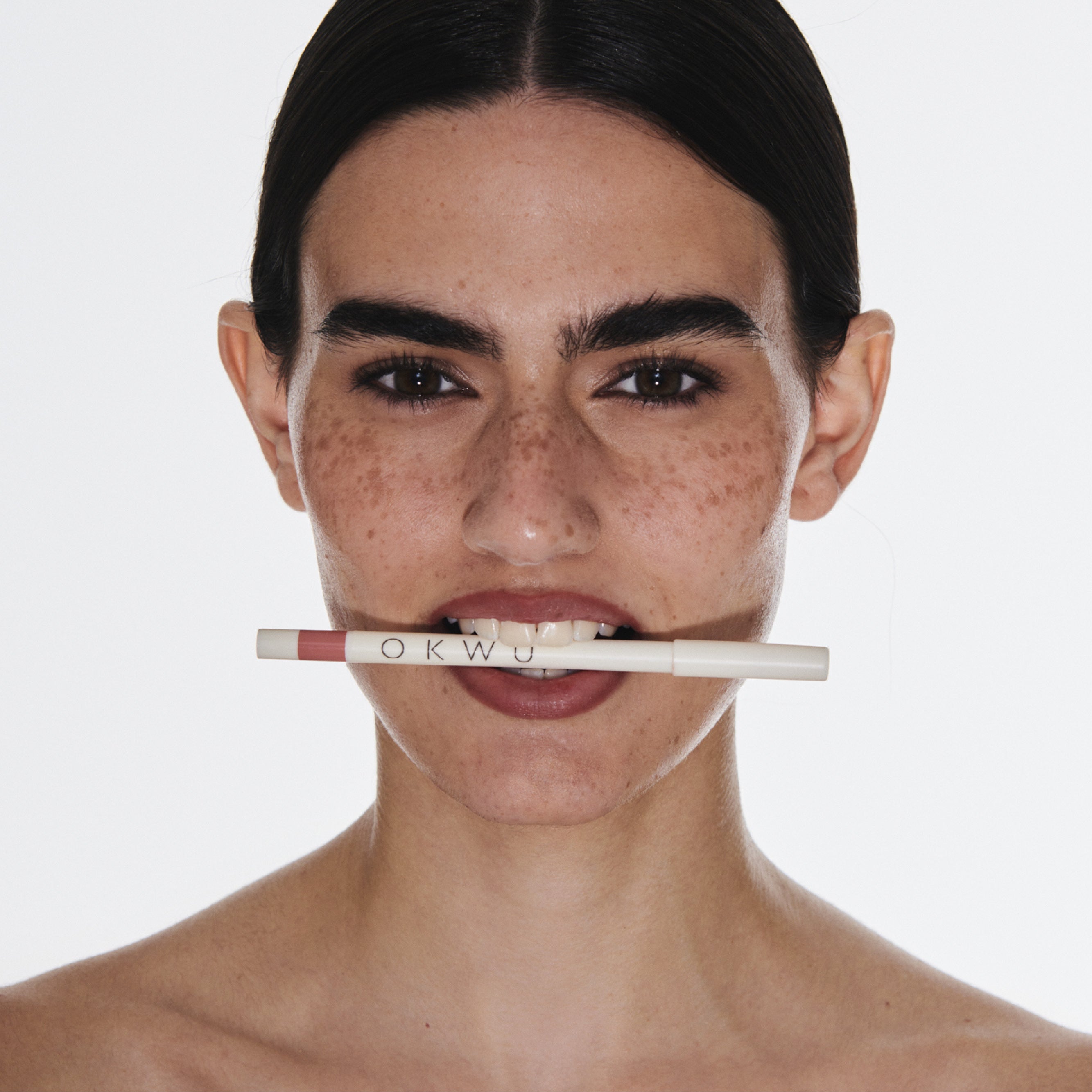 Fundamental Lip Contour Liner